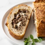 Lammhackfleisch im Brot – Knusprig & Würzig gefüllt