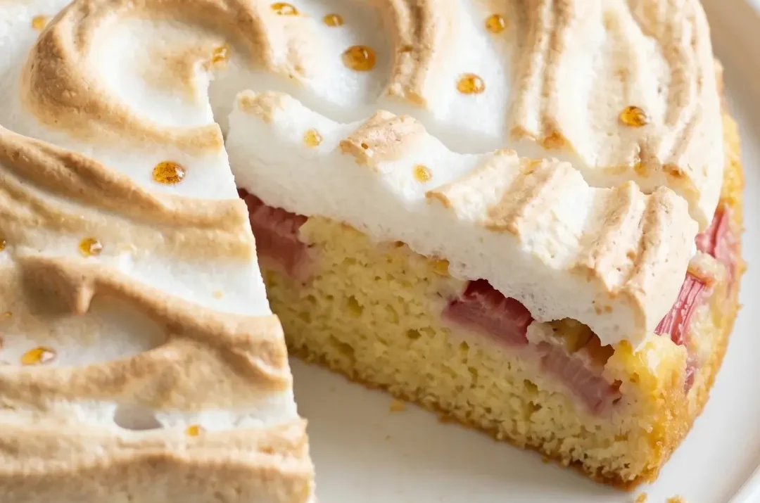Rhabarber-Baiser-Kuchen nach Omas Art — Saftig & Knusprig
